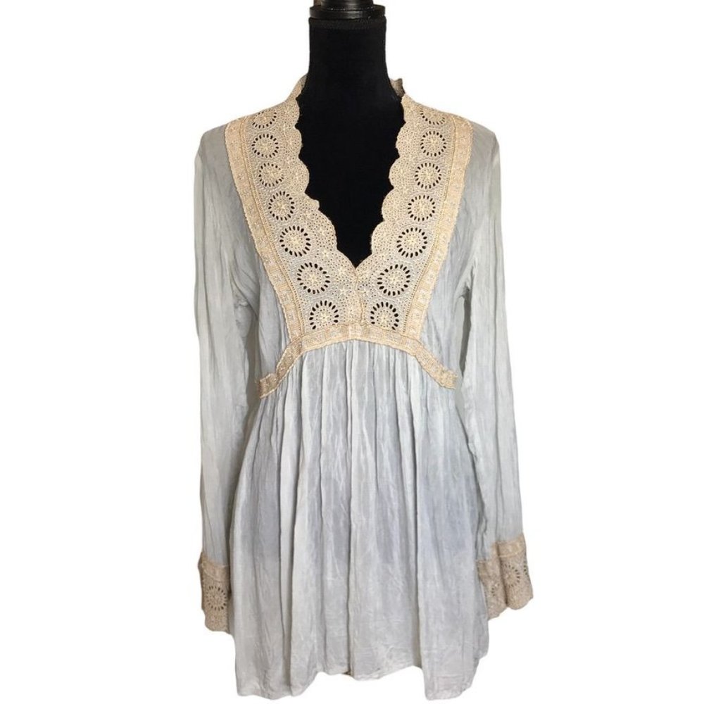 Johnny Was Long Sleeve V-Neck Tunic in Light Gray - Size Medium